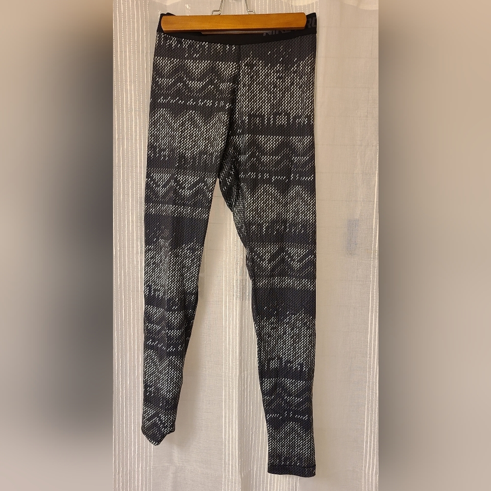 Nike Pro Leggings Size Medium